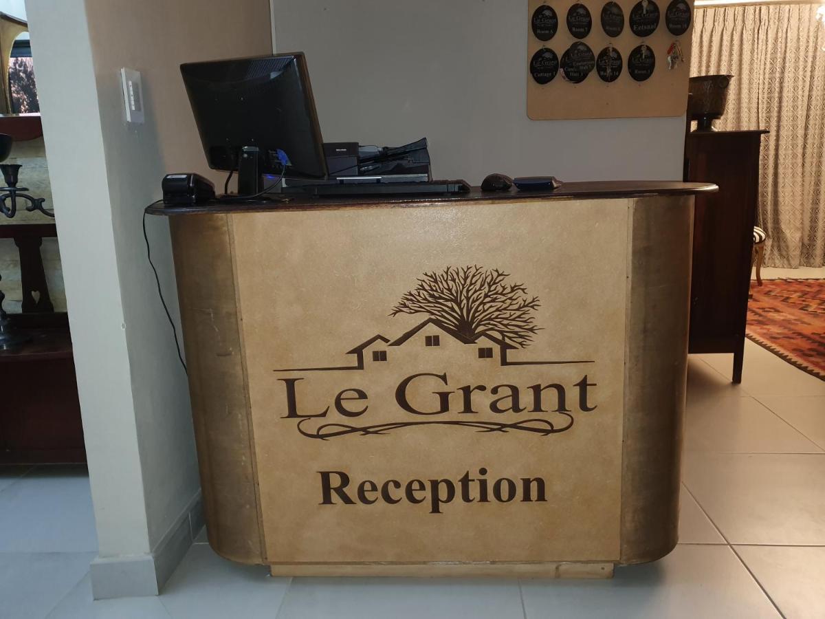 Le Grant Guesthhouse Aparthotel Kroonstad Buitenkant foto