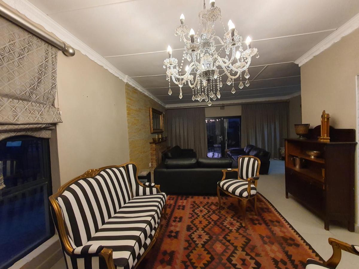 Le Grant Guesthhouse Aparthotel Kroonstad Buitenkant foto