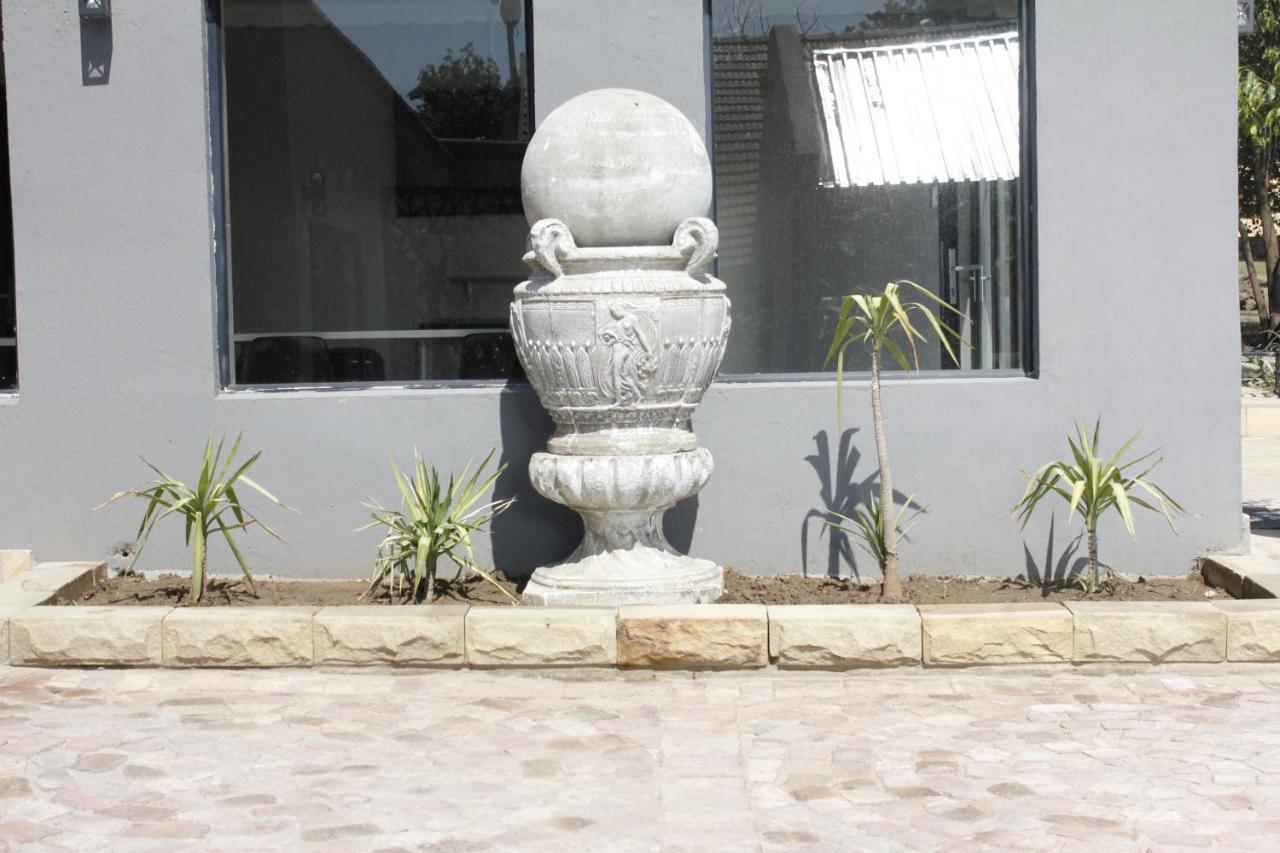 Le Grant Guesthhouse Aparthotel Kroonstad Buitenkant foto